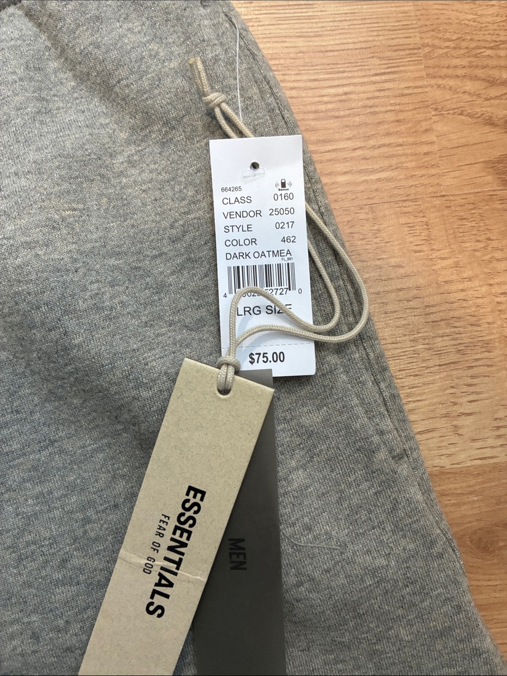 Essentials Fear of God size L shorts - Picture 2 of 4